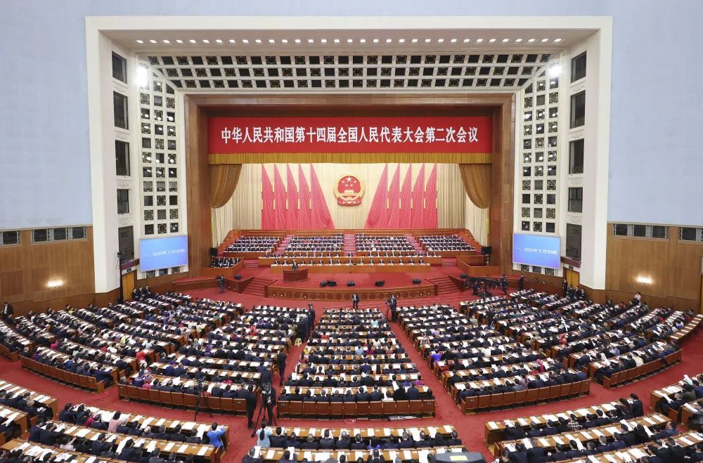 3月5日，李強(qiáng)總理向十四屆全國人大二次會(huì)議作政府工作報(bào)告